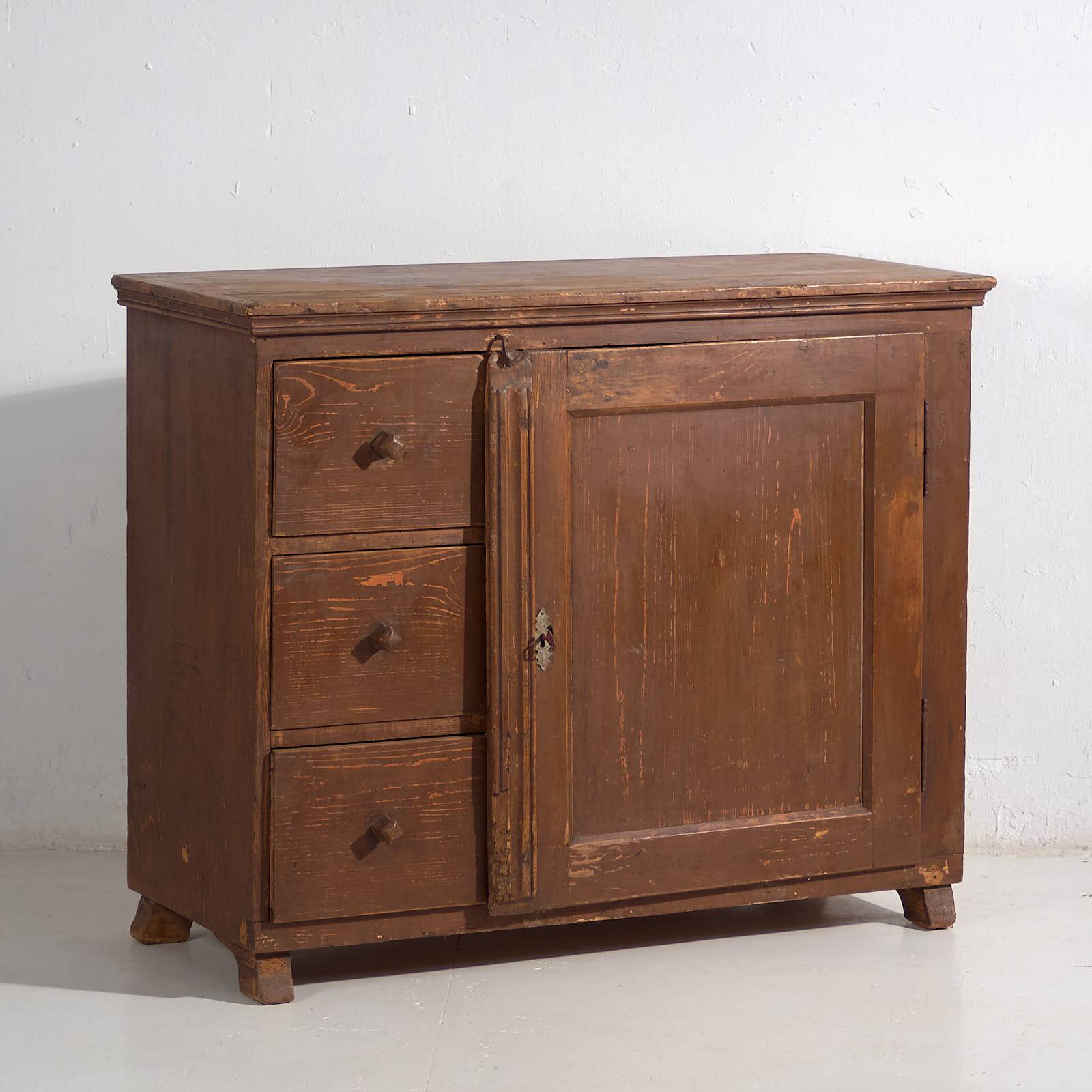 Large antique chest of drawers (circa 1920)