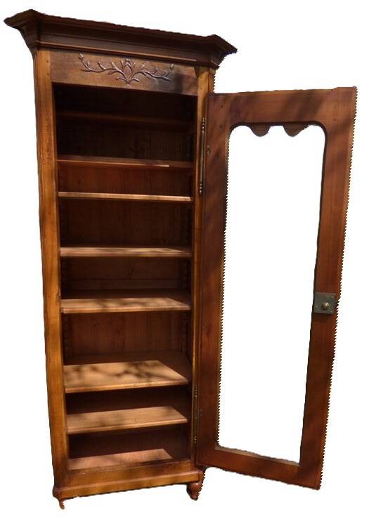 Showcase 1 glass door in solid cherry wood with sculpture - Very good condition