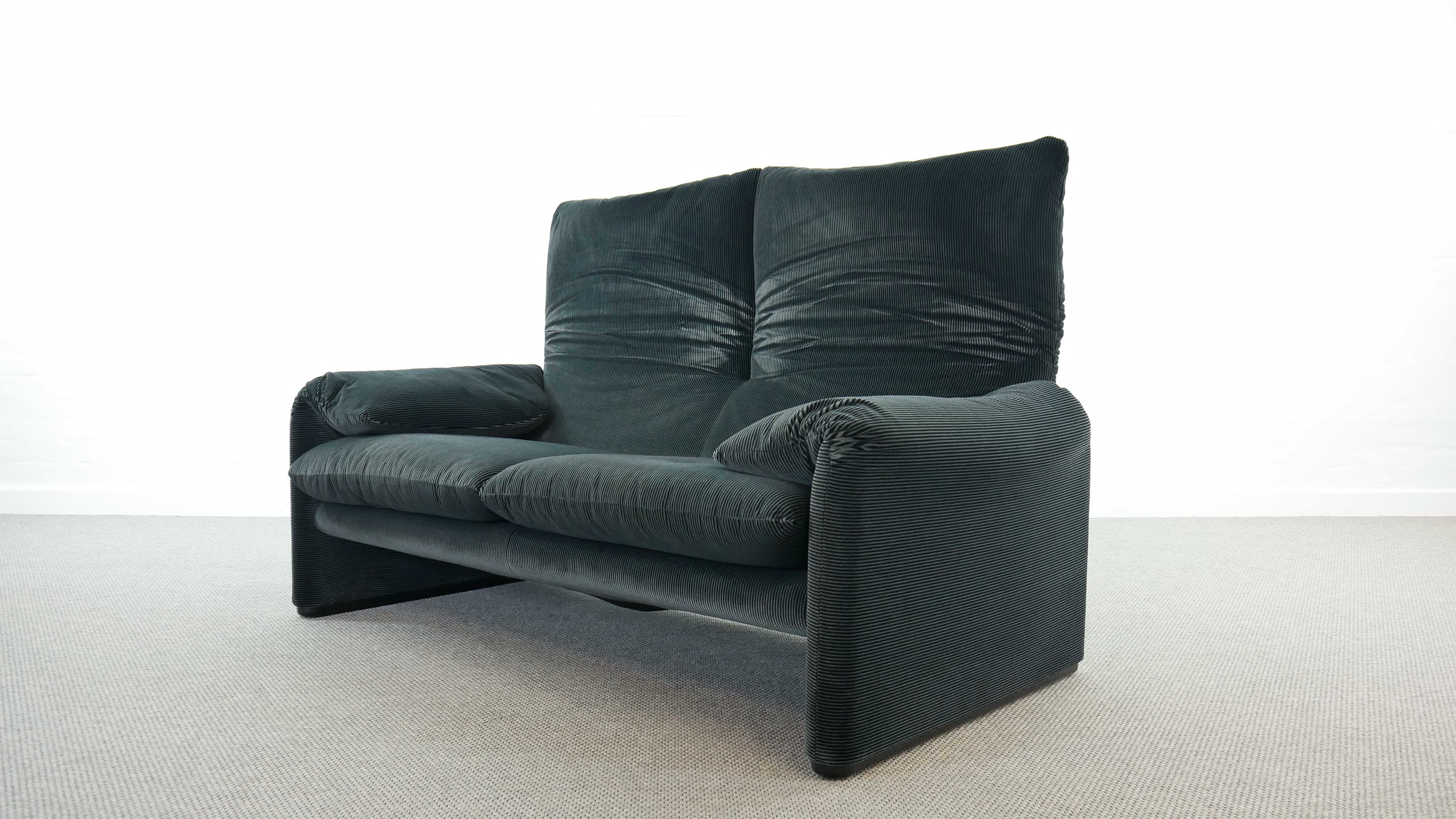 Maralunga 2seater sofa in dark grey striped fabrics by Vico Magistretti for Cassina