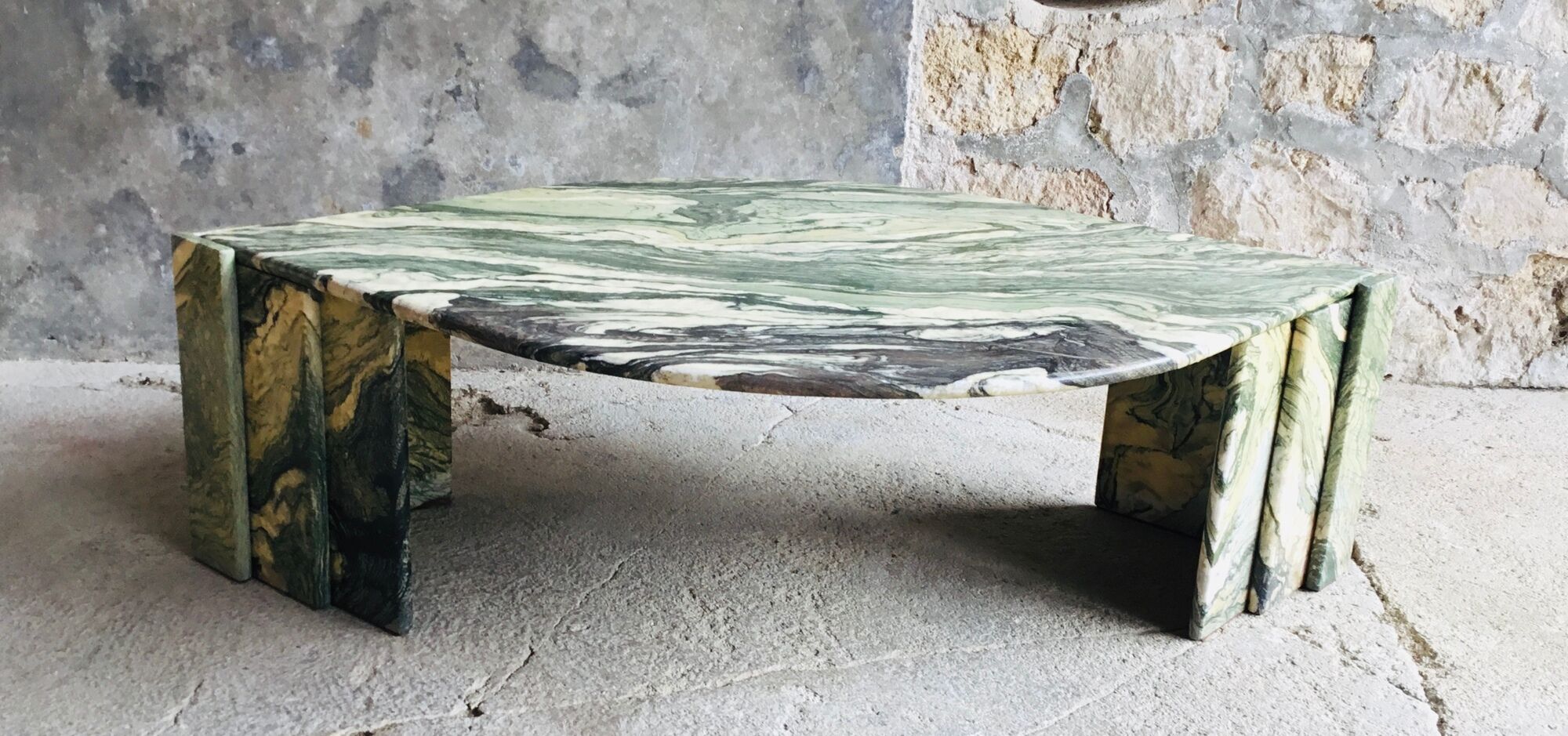 Large marble coffee table in the shape of an eye from Roche Bobois - 1970
