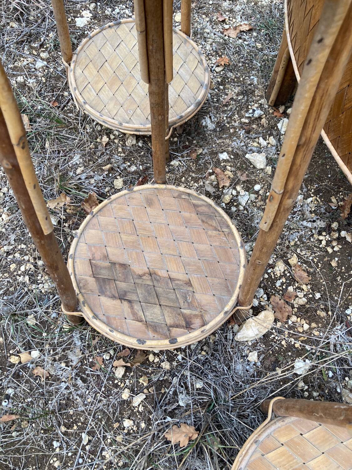 Bar et tabourets en rotin et châtaignier