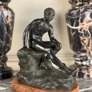 Hermès at rest, bronze Grand Tour, black and green patina, 19th century