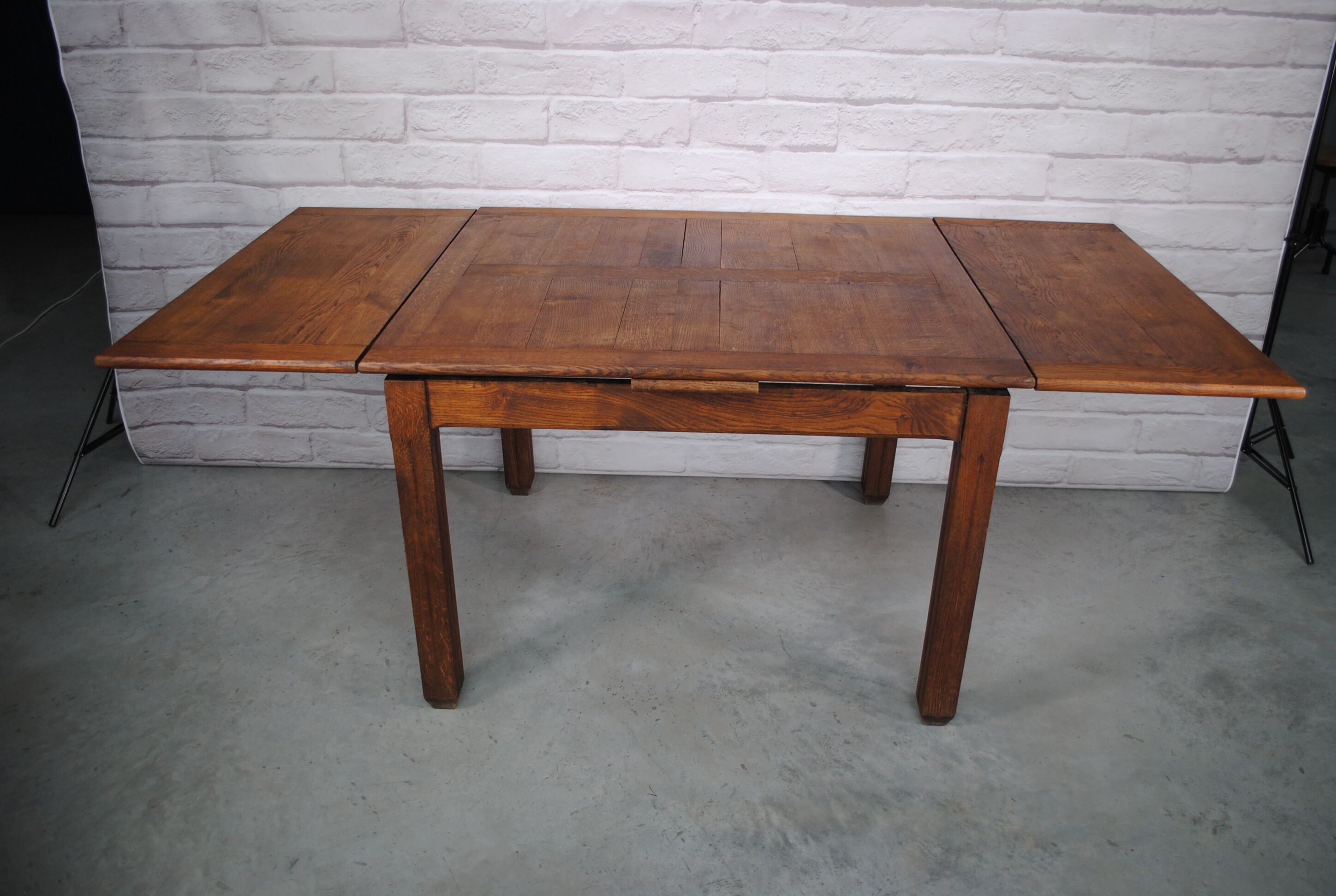 Expandable table 1950