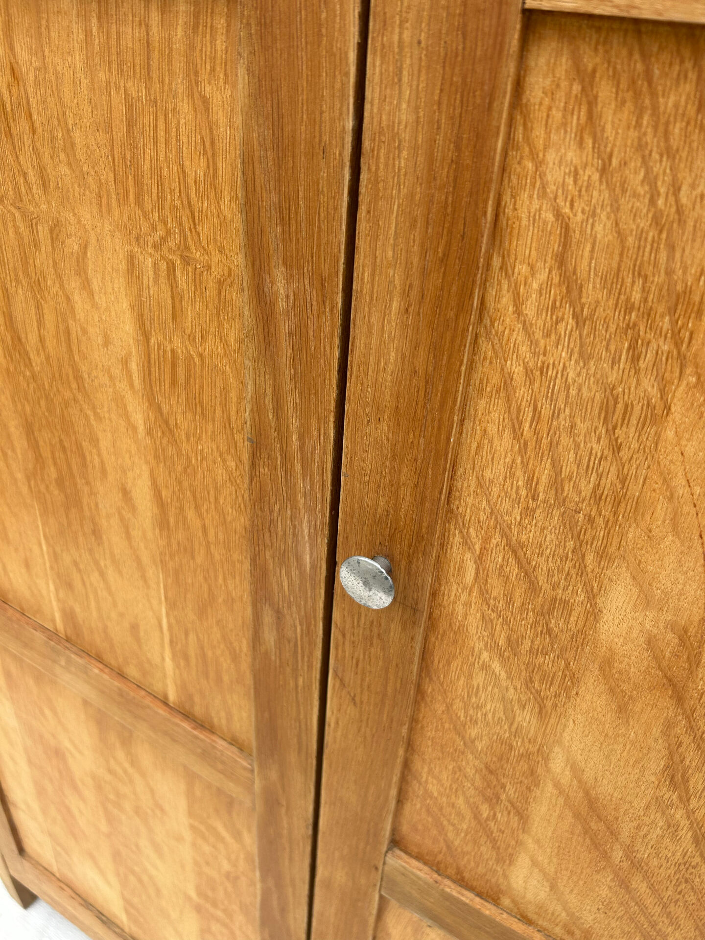 Armoire parisienne rénovée 