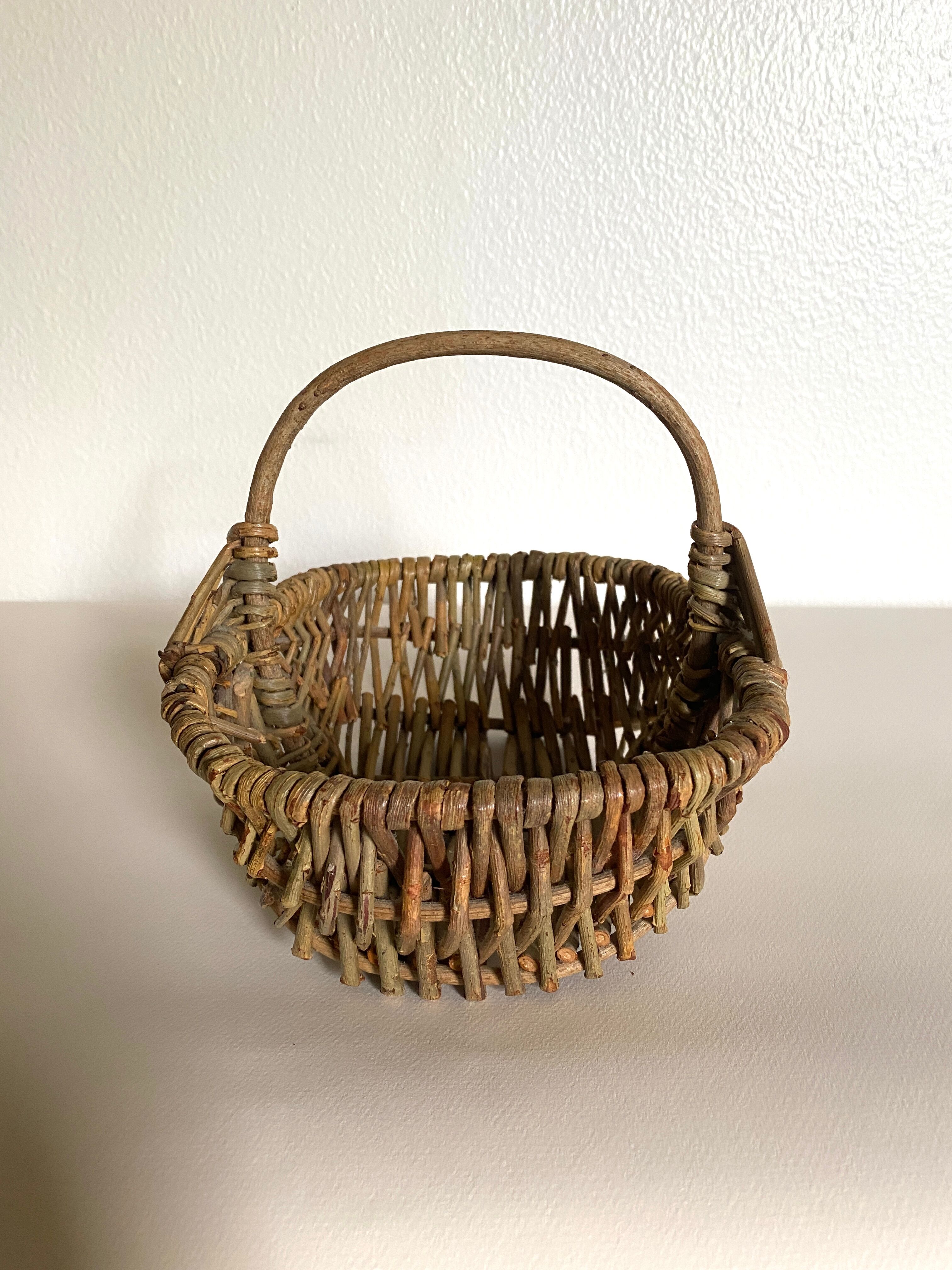 Small wicker basket