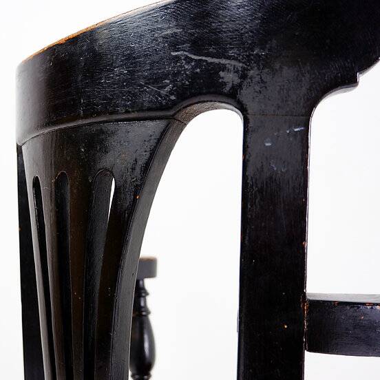 Chaise de paquebot en chêne teinté noir du 19e siècle