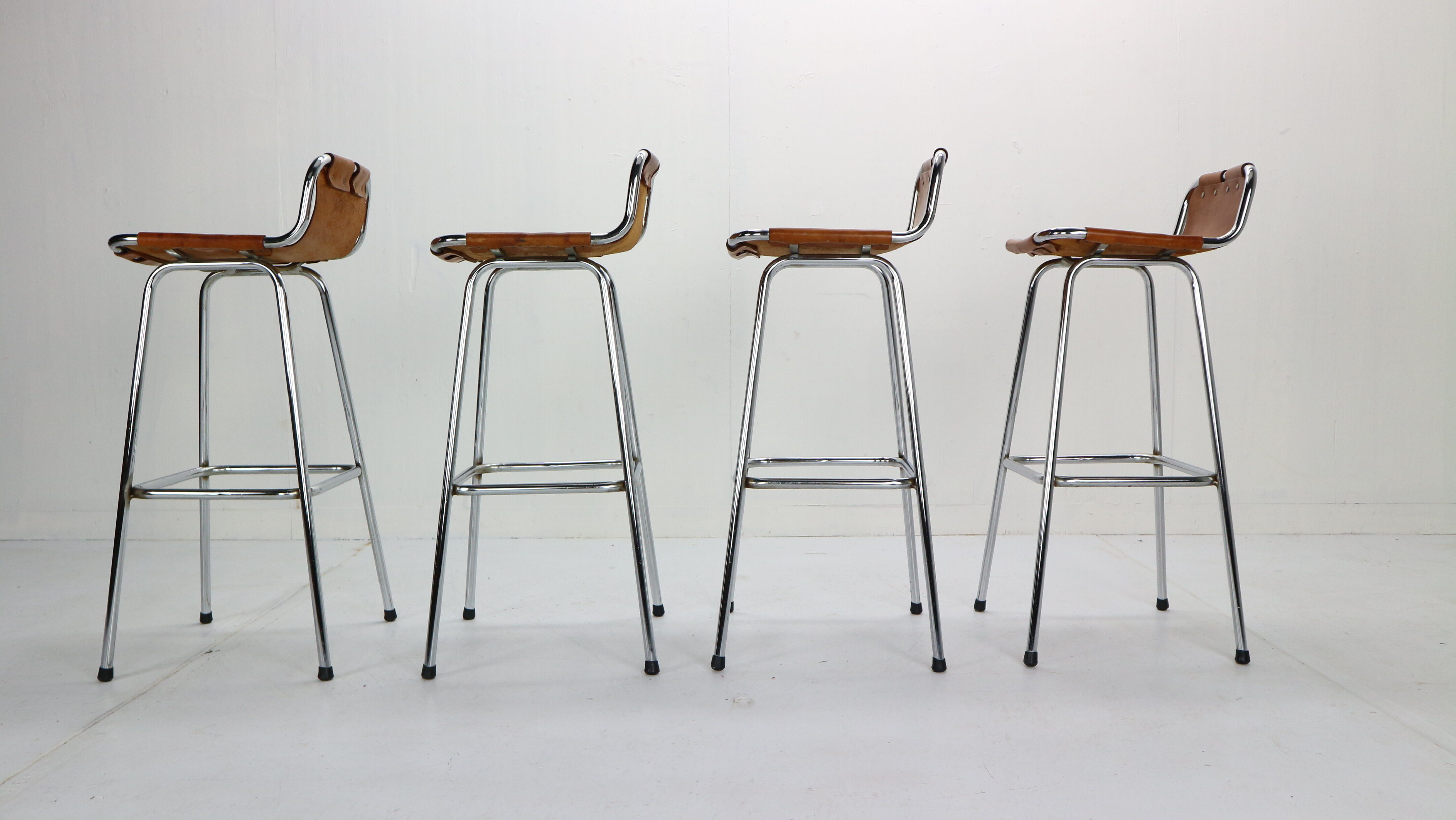 Set of 4 leather barstools