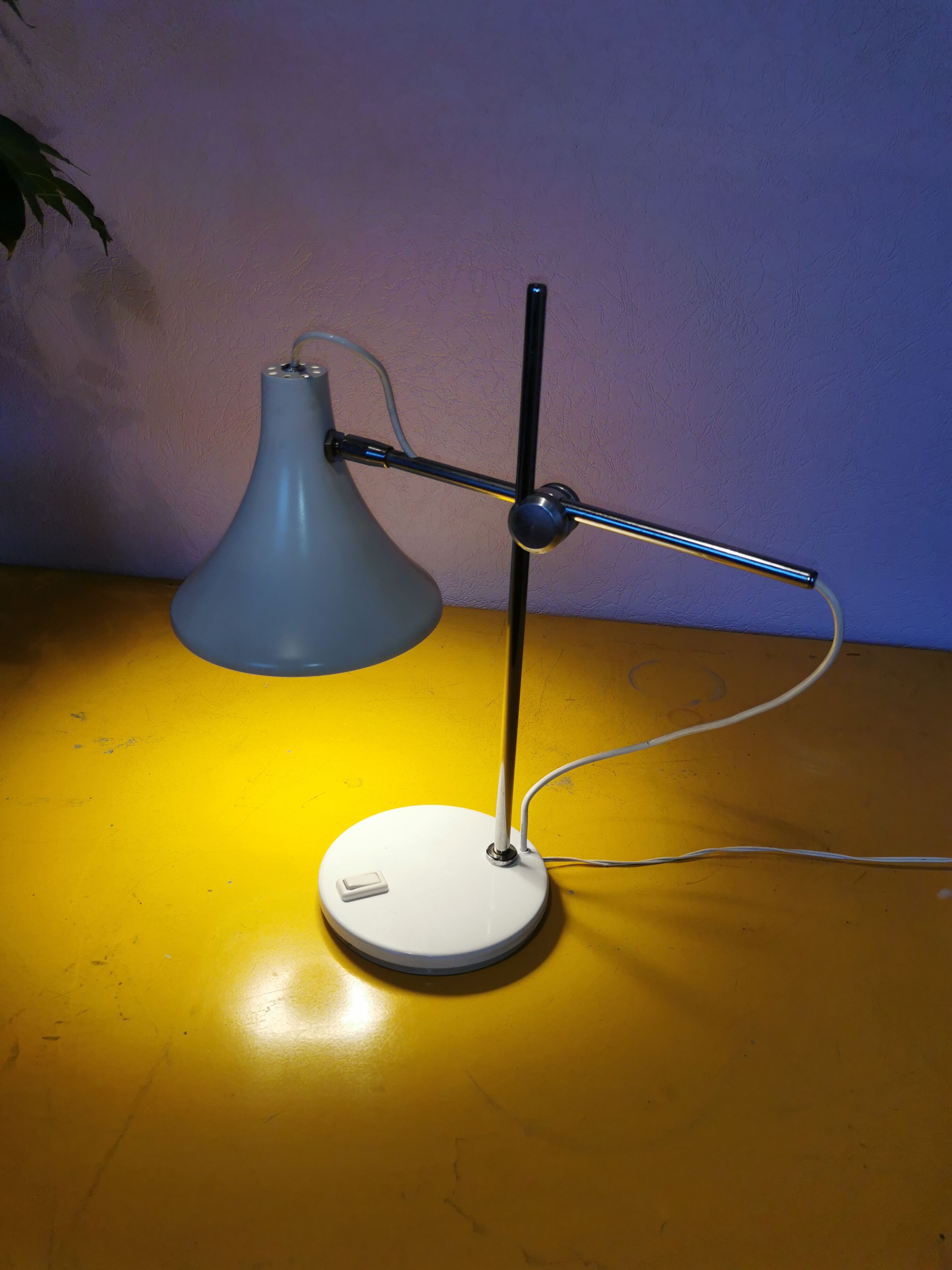 Articulated lamp in white lacquered steel and chrome, 1970.