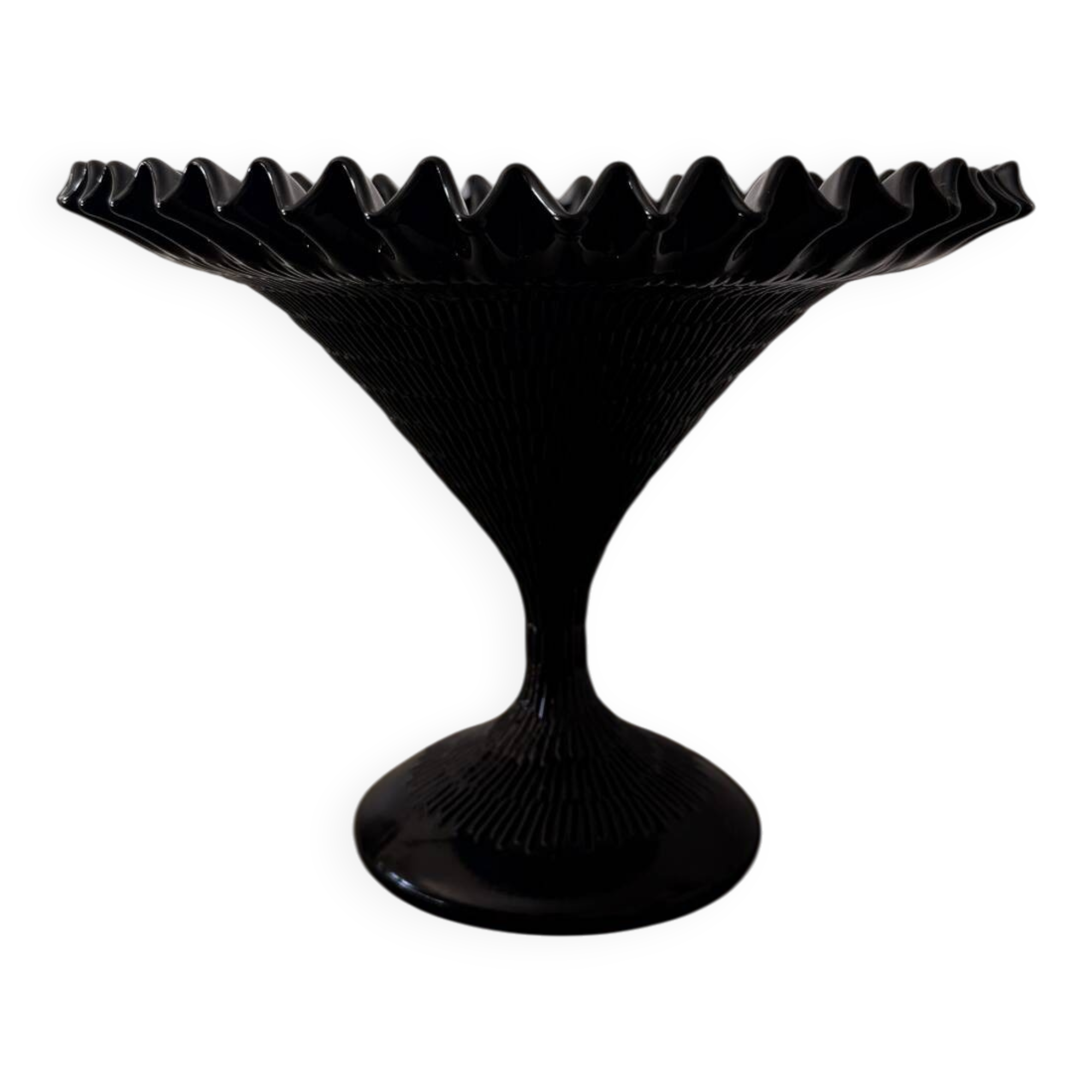 Coupe sur pied en verre opalin noir