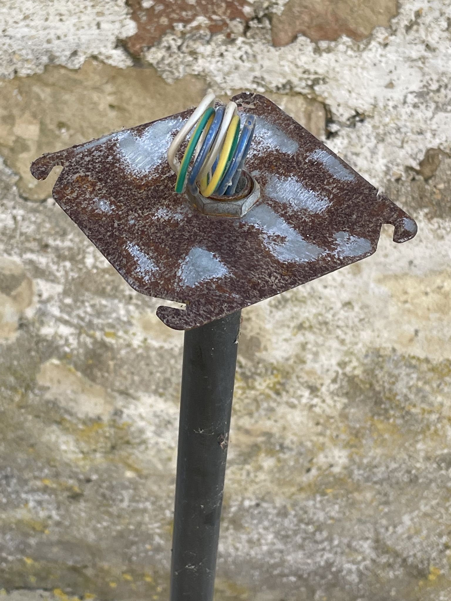 Suspension tôle émaillée