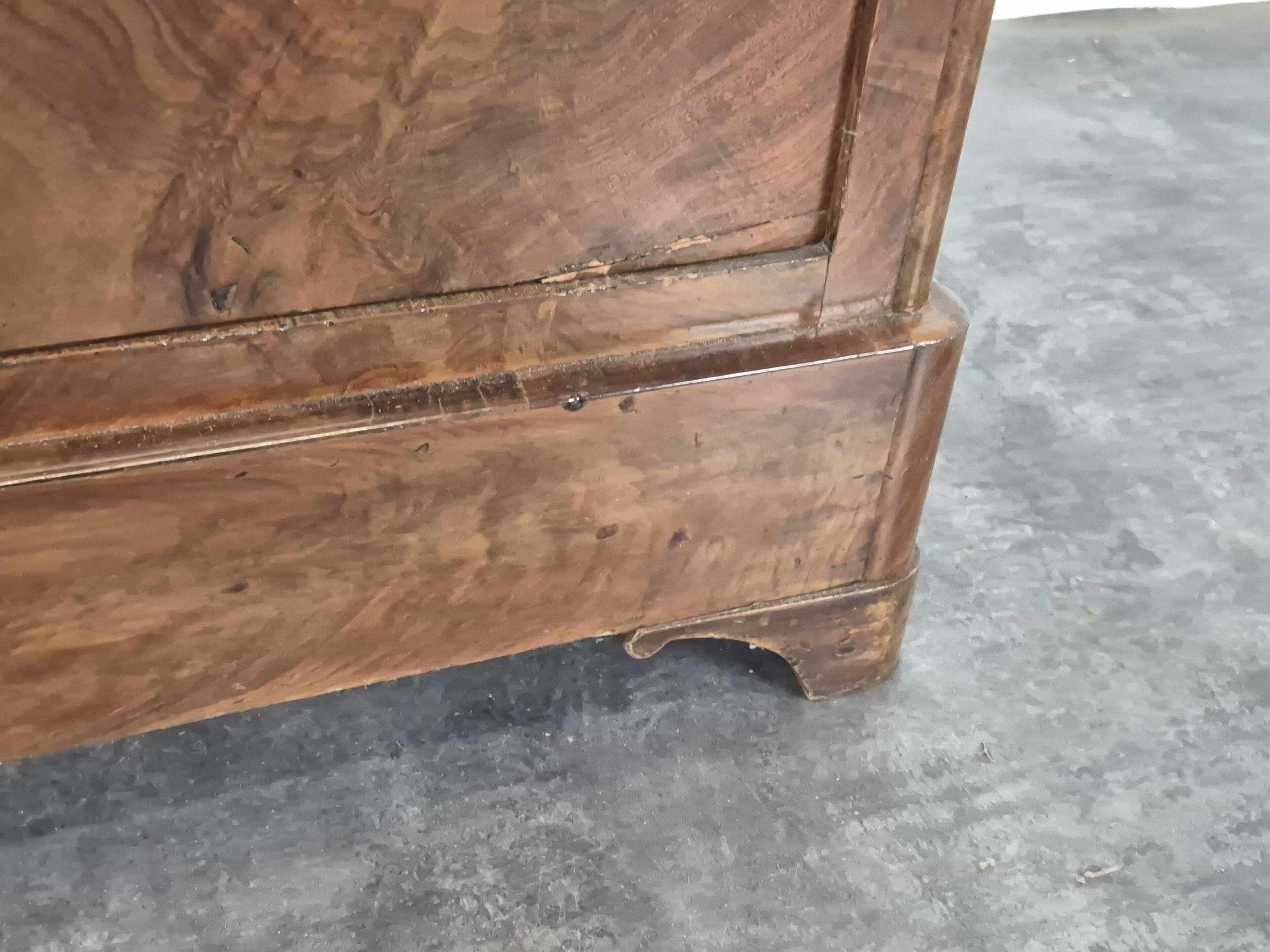 Buffet d'époque Louis Philippe en acajou et marbre Sainte Anne