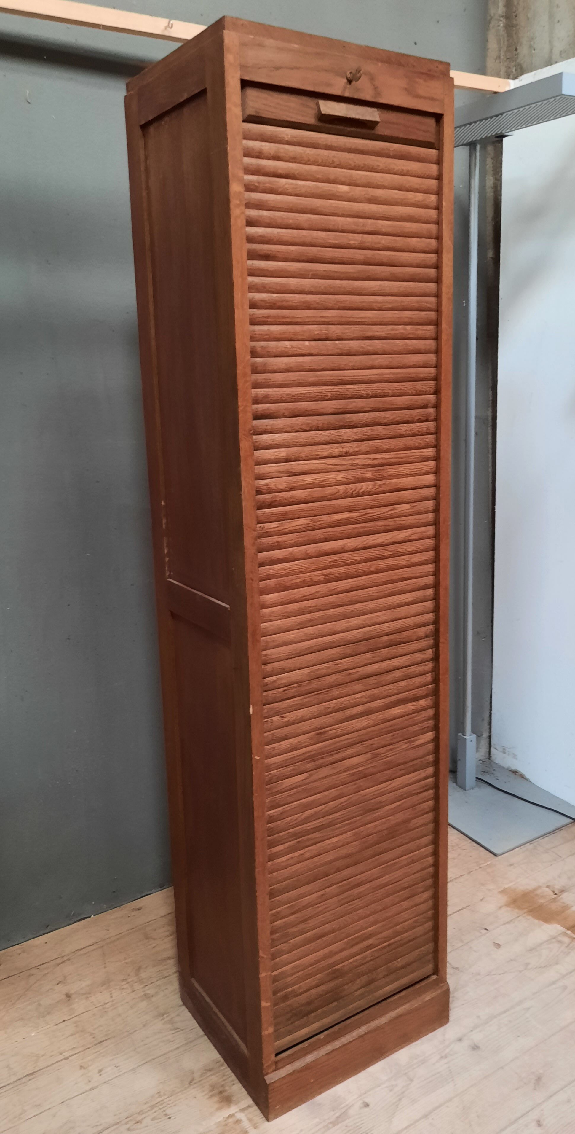 Oak curtain binder