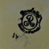 8 tasses et une bouteille en forme de poire 1960