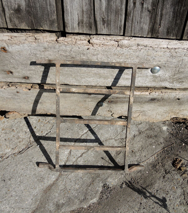 Ancien ensemble de cheminée en fer forgé (9 pièces)