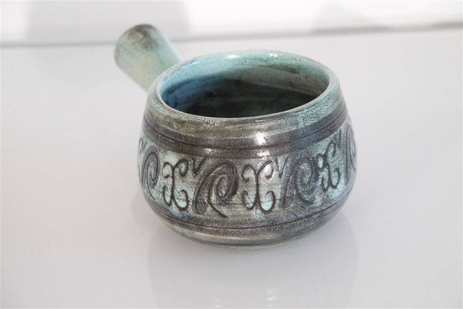 Ceramic pocket emptier by Jean de Lespinasse