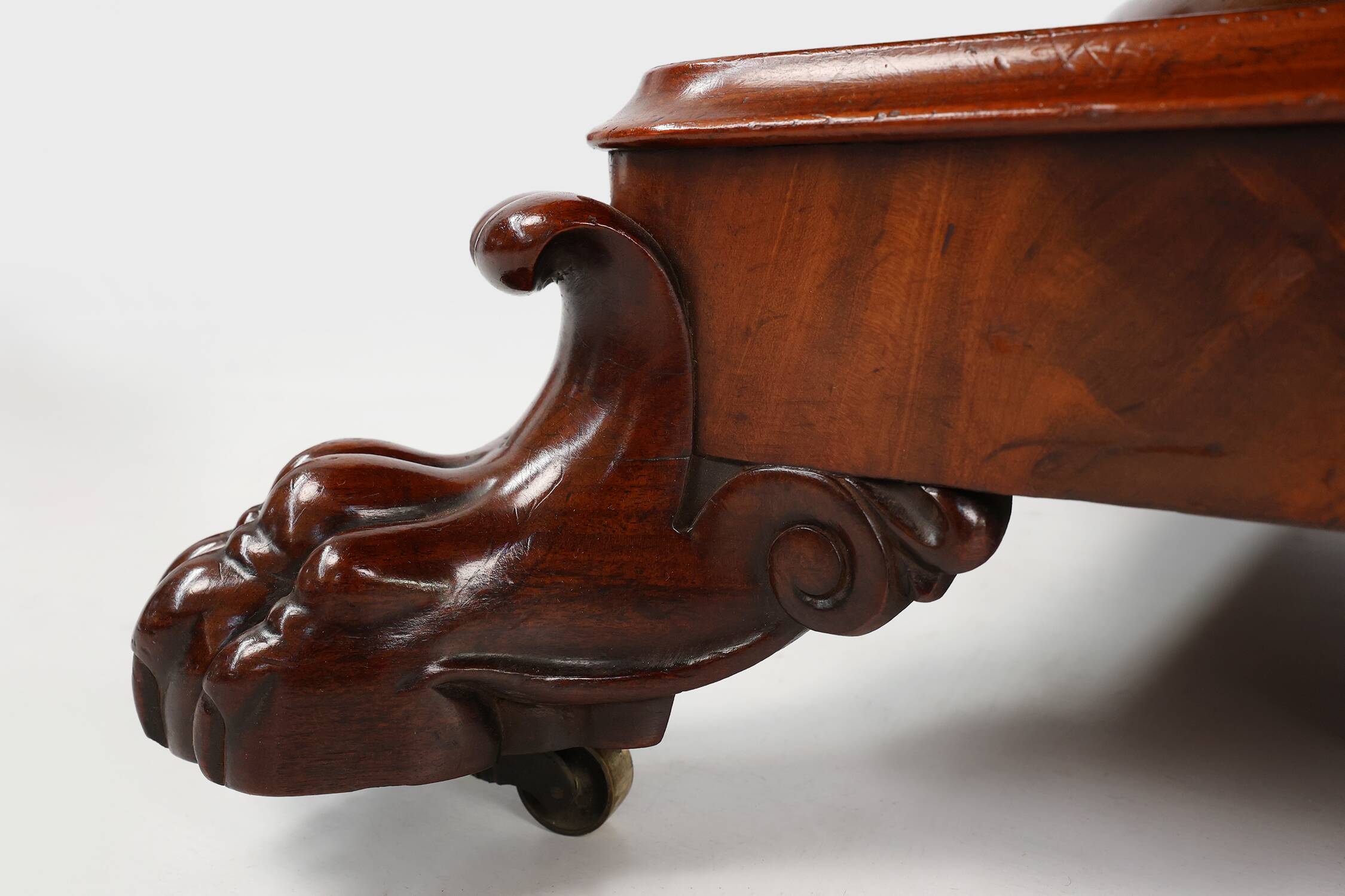 Extendable Antique English Dining Table in Victorian style, ca. 1830