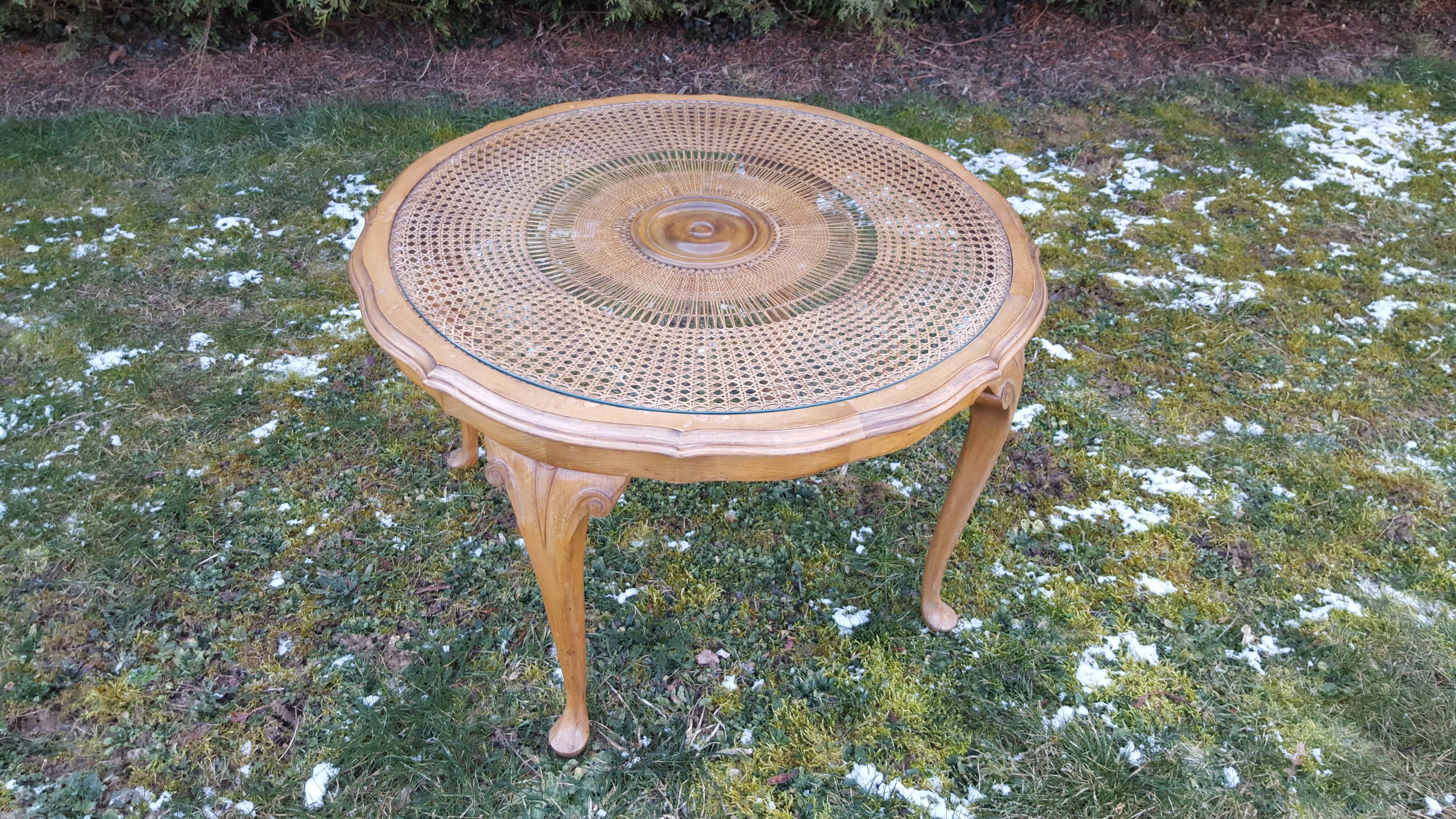 English-style coffee table wood and caning