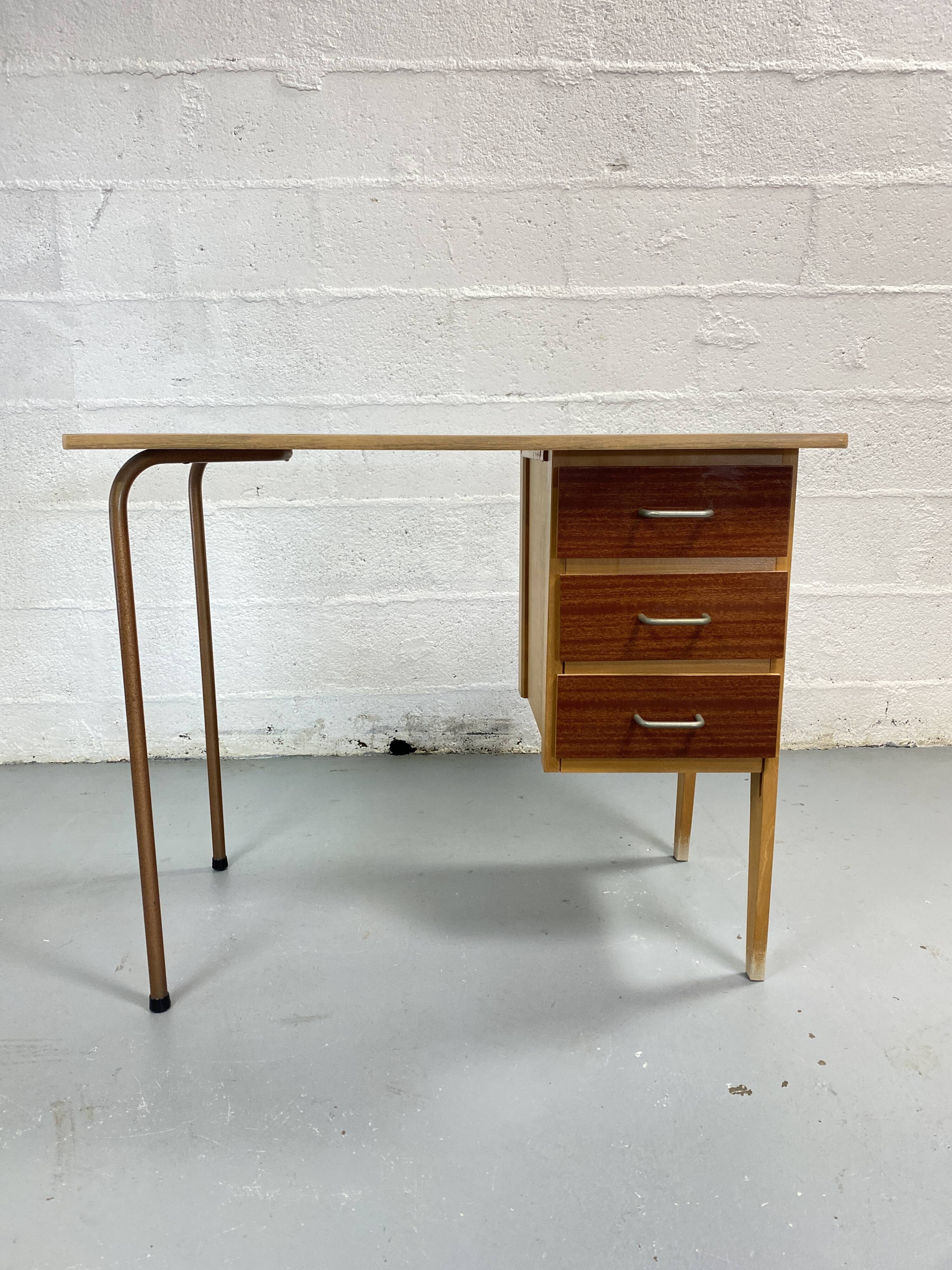 Bureau vintage en formica bois et métal