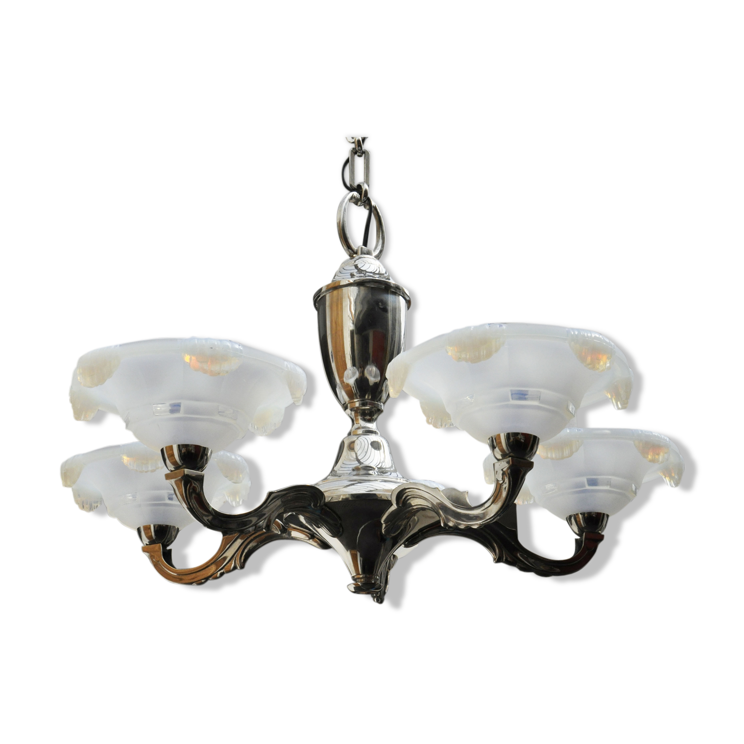 Opalescent chandelier in chrome metal