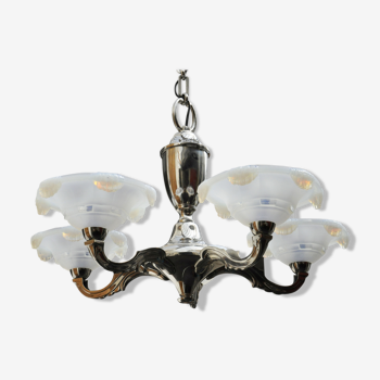 Opalescent chandelier in chrome metal