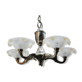 Opalescent chandelier in chrome metal