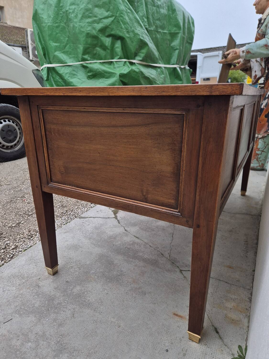 Louis XVI style minister's desk in solid walnut, 4 drawers, old manufacture