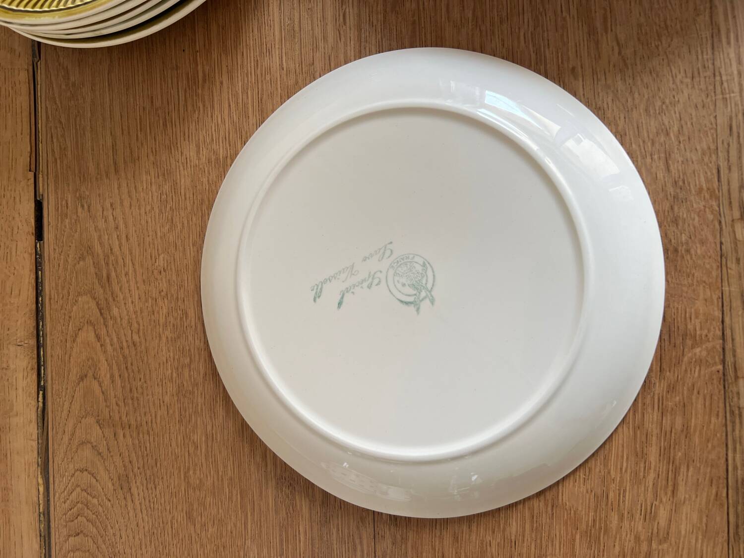 Green fish plates