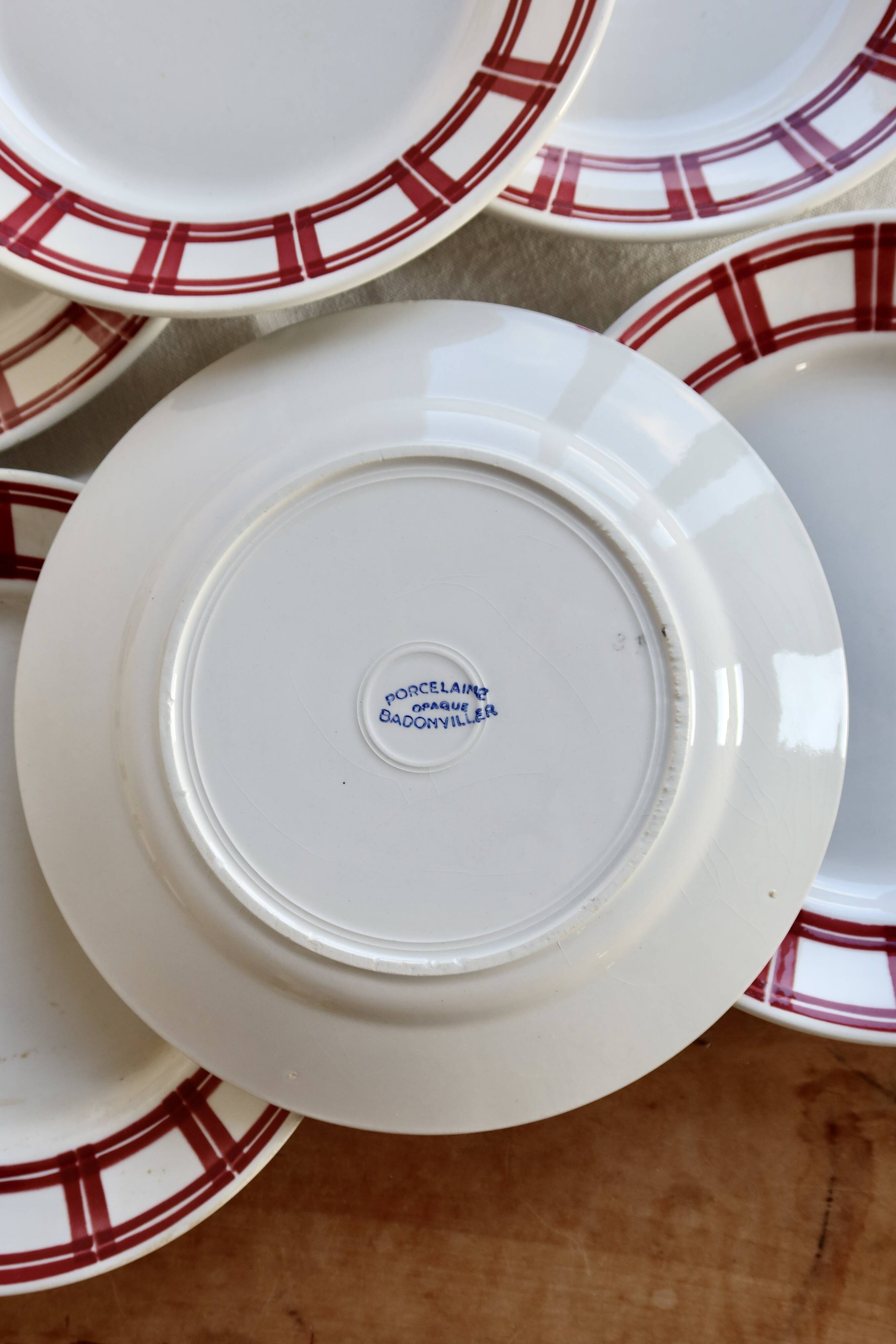 6 flat plates Badonviller ironstone with red geometric decoration