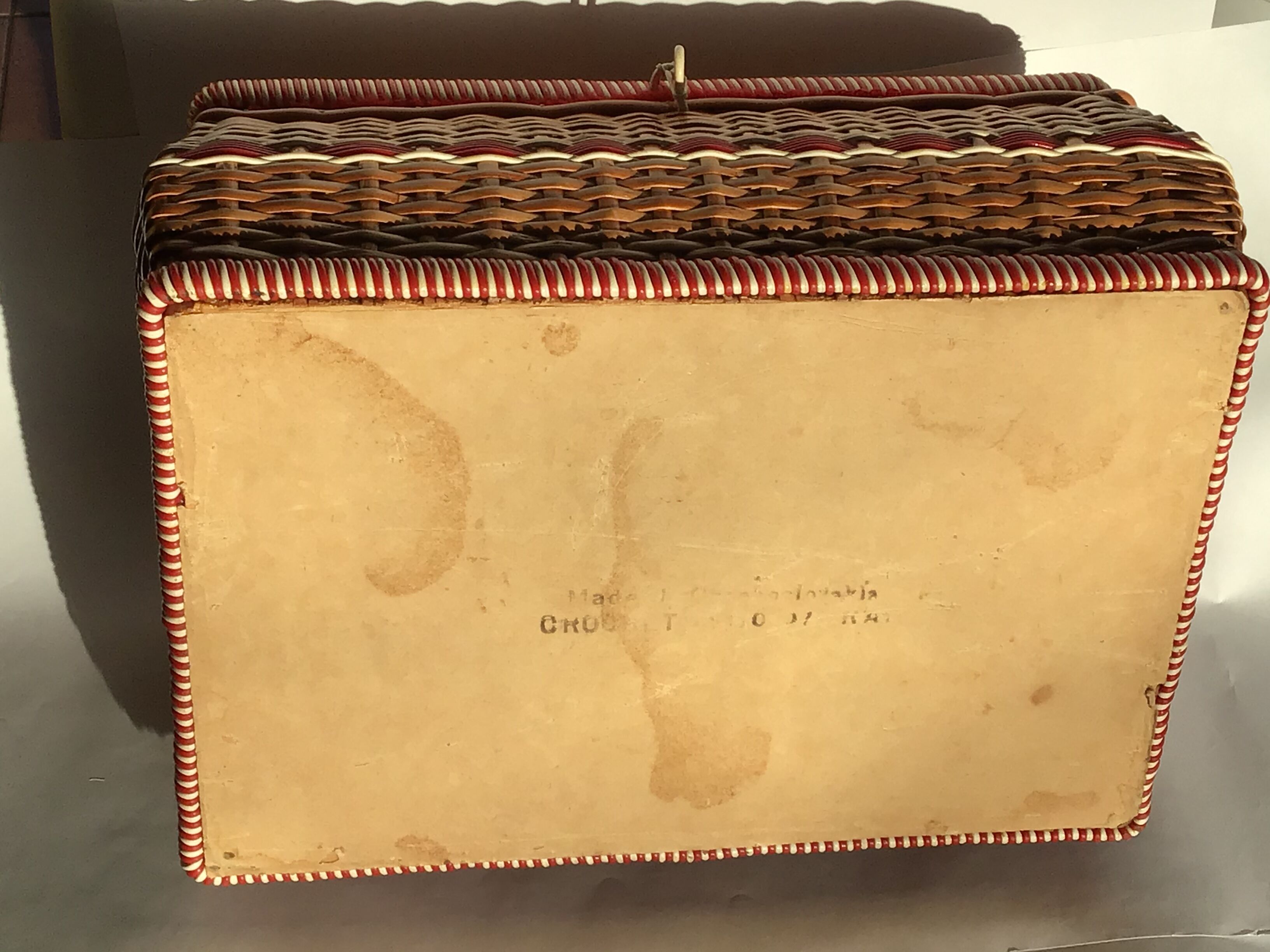 Wicker and scoubidou sewing basket