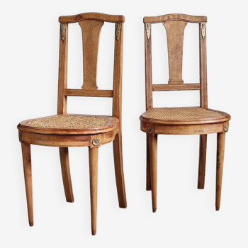 Lot de deux jolies chaises cannées de style Louis XVI