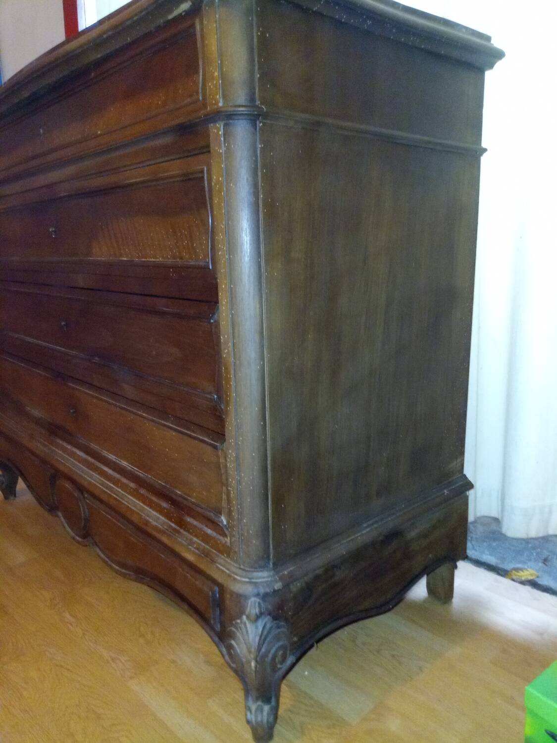 Rocaille style chest of drawers