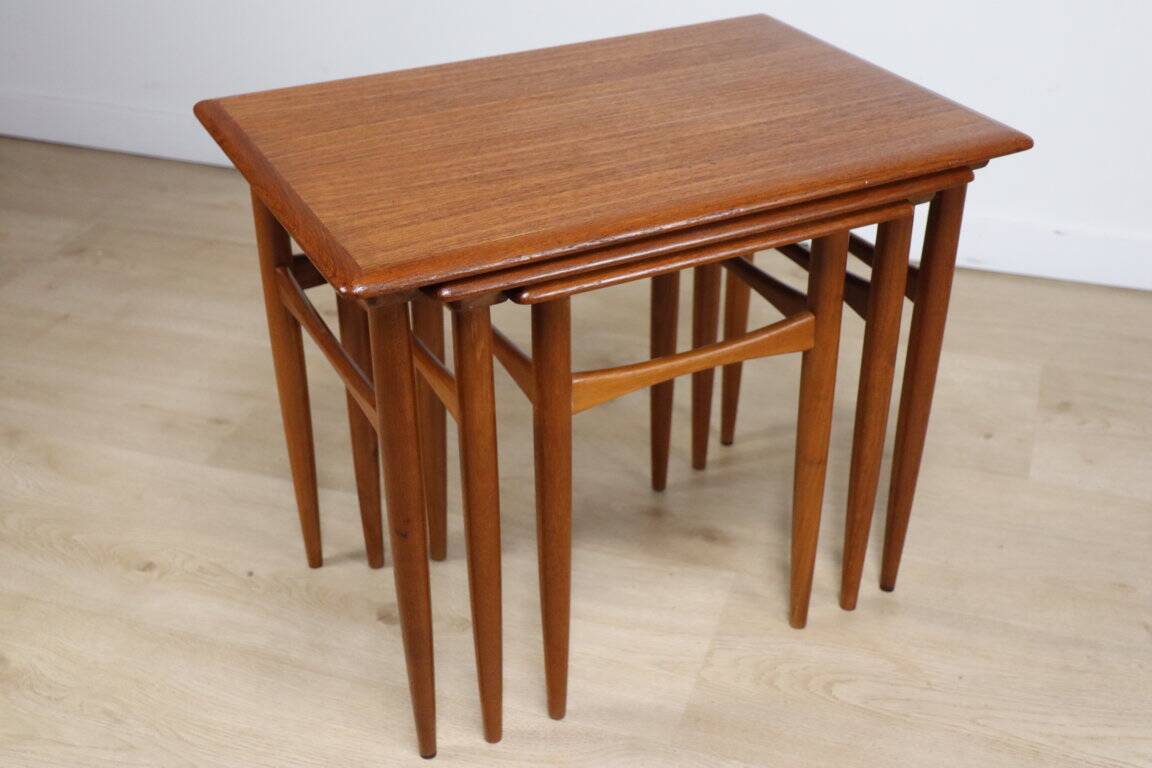 Tables gigognes scandinave en teck, 1960