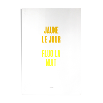 Yellow by day, fluorescent by night - Pierre Tilman