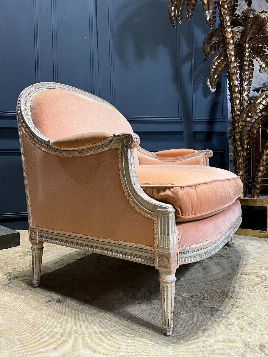 Marquise / Small Sofa From the Napoleon III Period in Painted Wood, Finely Carved - 19th Century