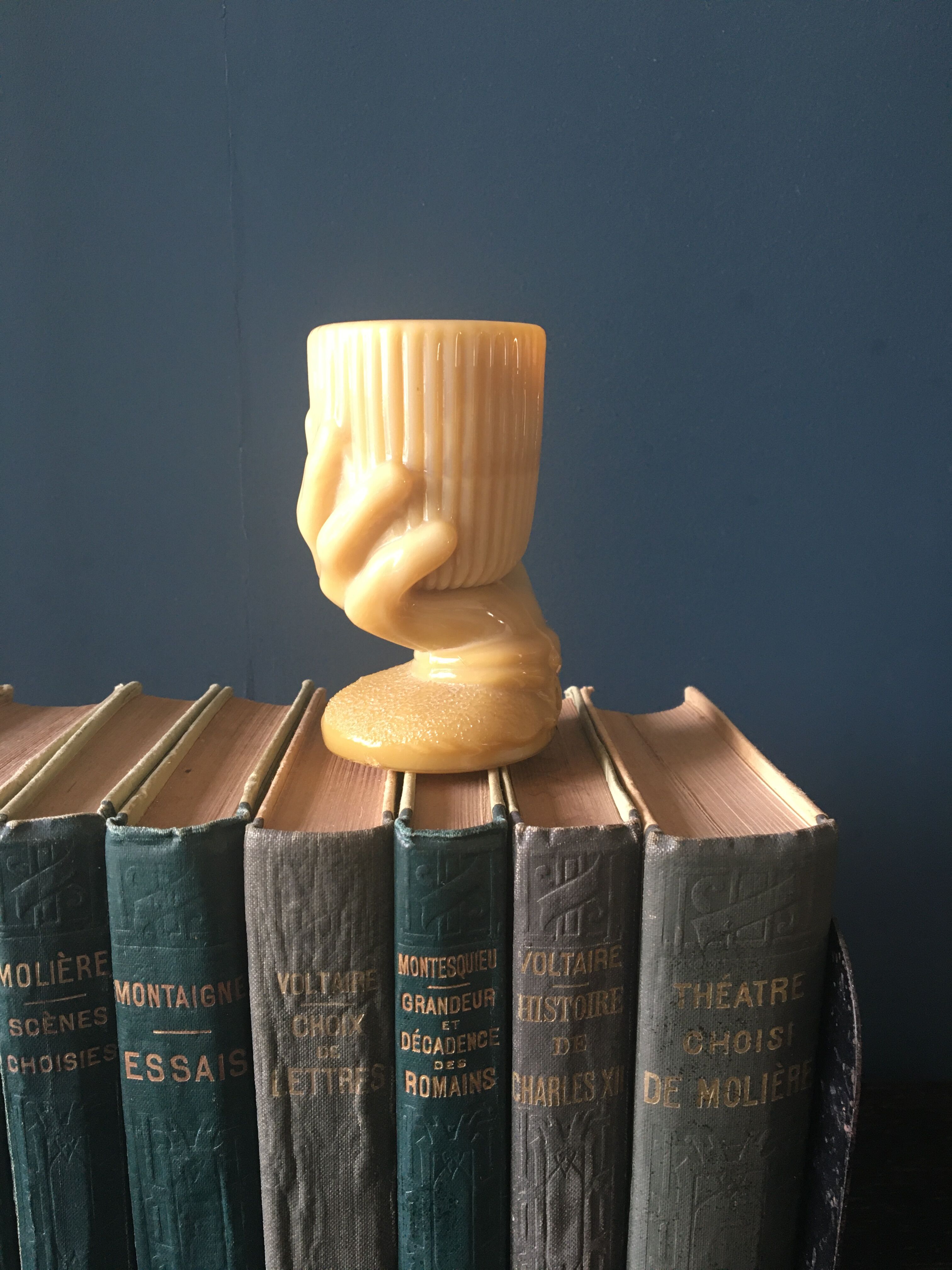 Hand vase in opaline