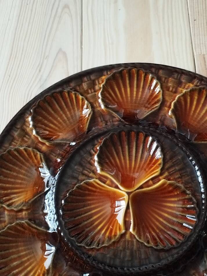 large earthenware dish for oysters or scallops