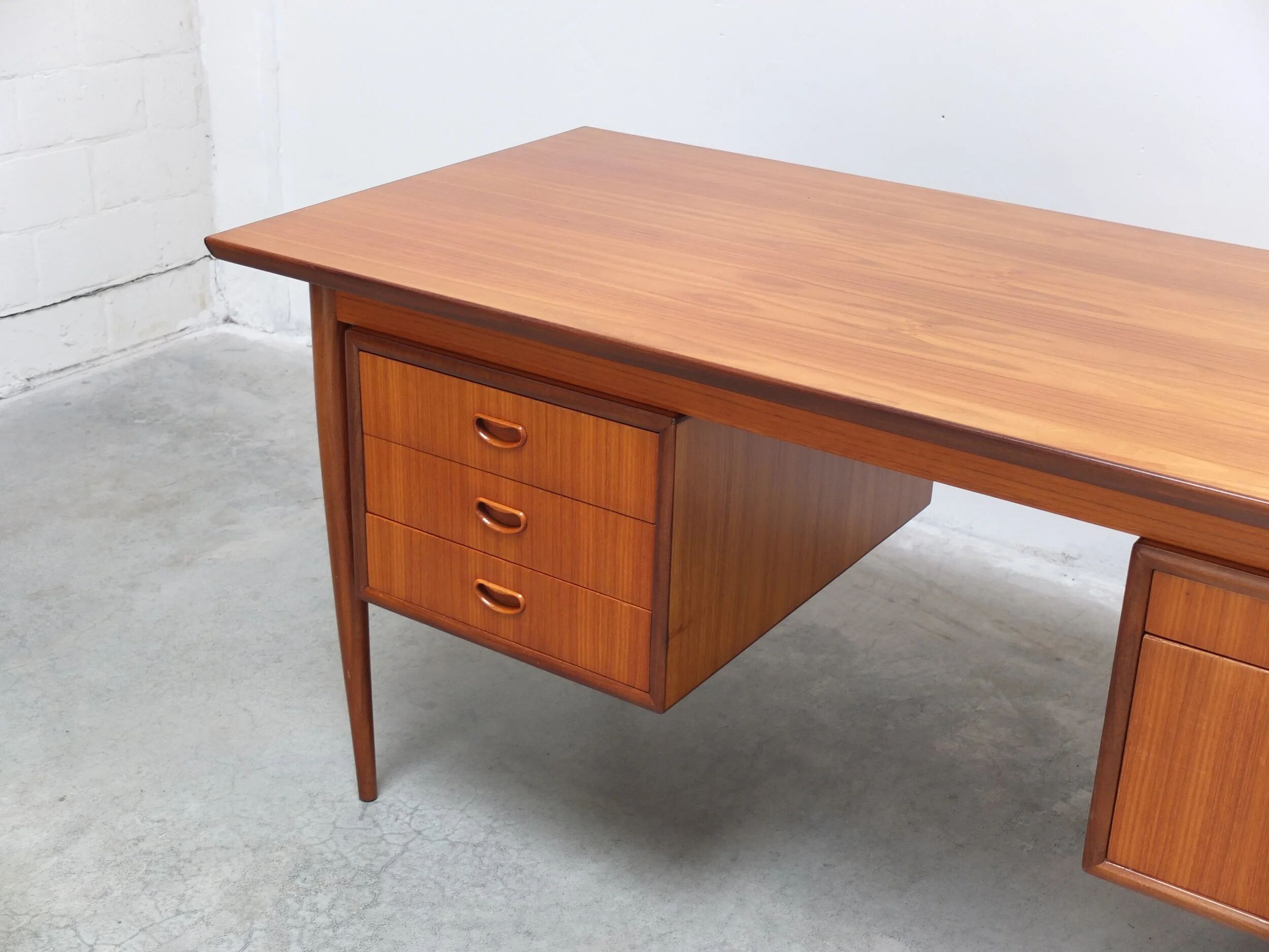Freestanding executive desk by Oswald Vermaercke for V-Form, 1960s