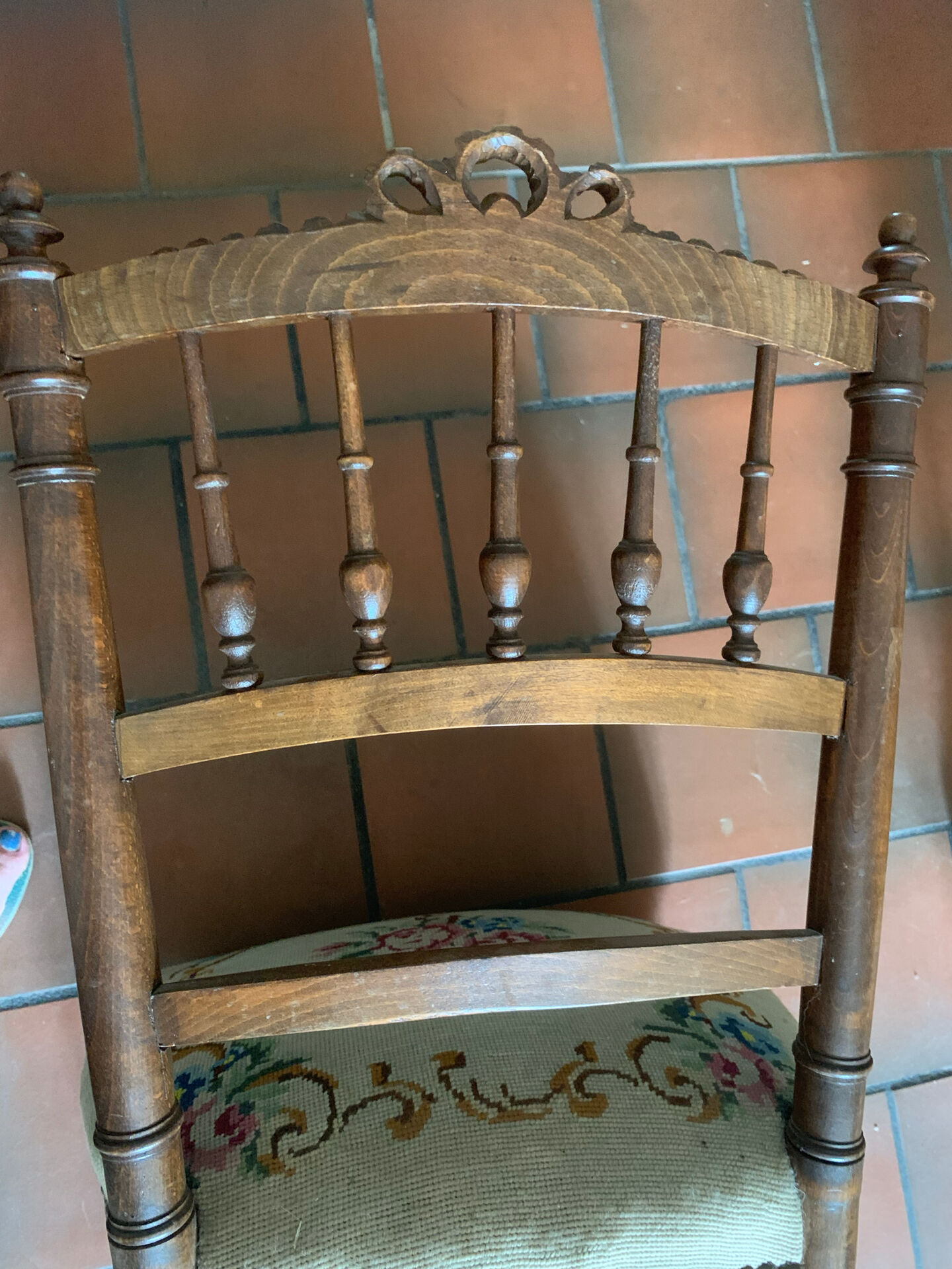 Paires de chaises tissu fleuri aux dames de France