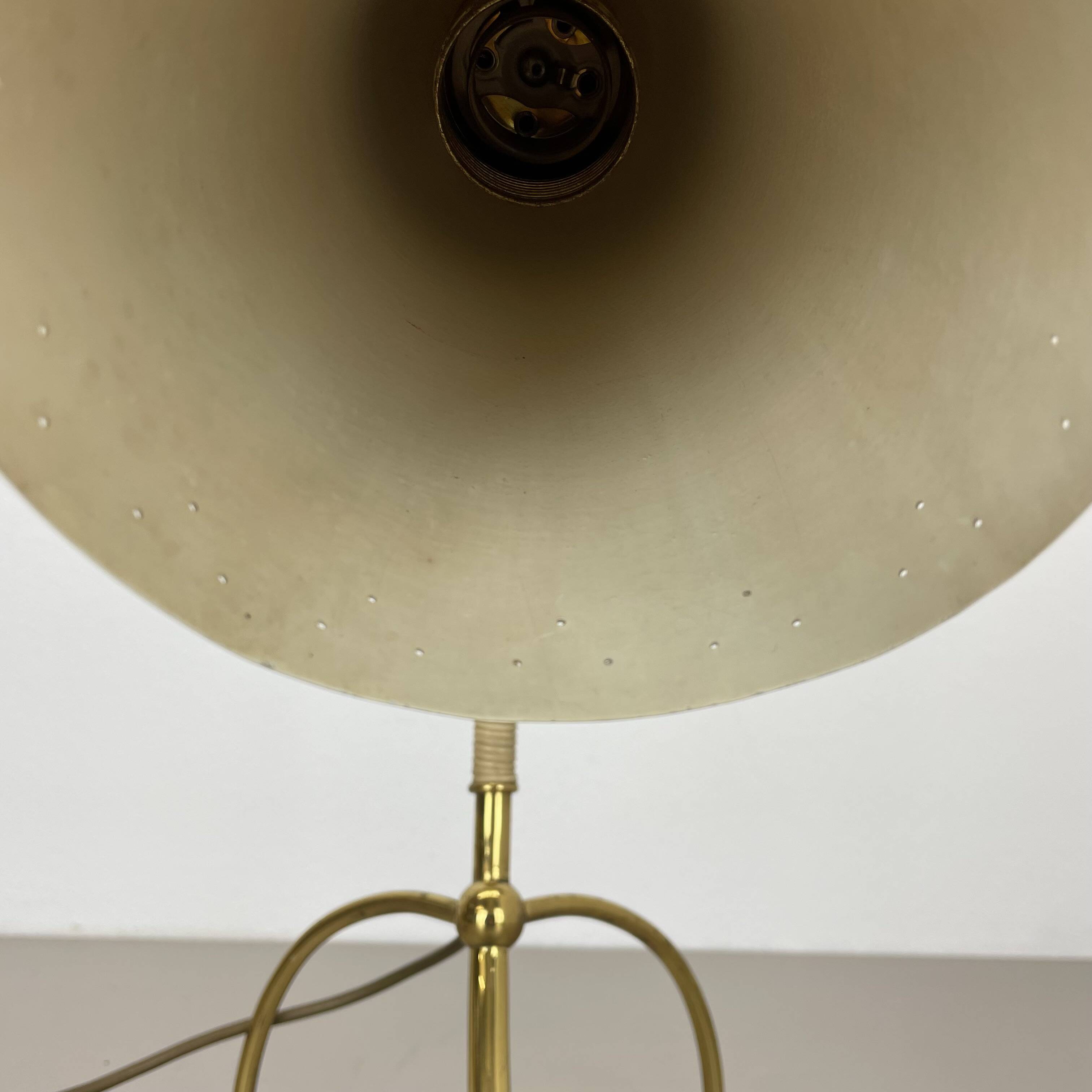 Tripod kalmar stilnovo style hollywood regency table lamp in brass, austria, 1950s