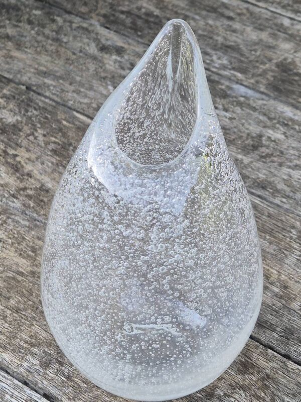 Petit vase bullé en verre soufflé