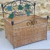 Wicker planter holder