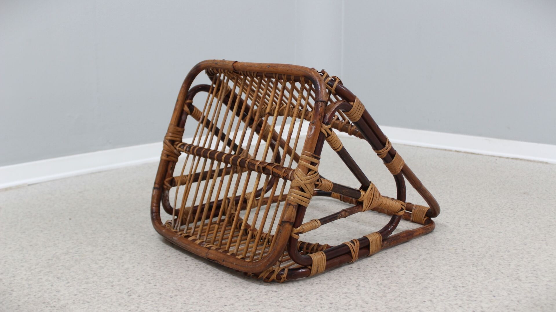 Vintage rattan magazine rack F.lli Castano 1950s