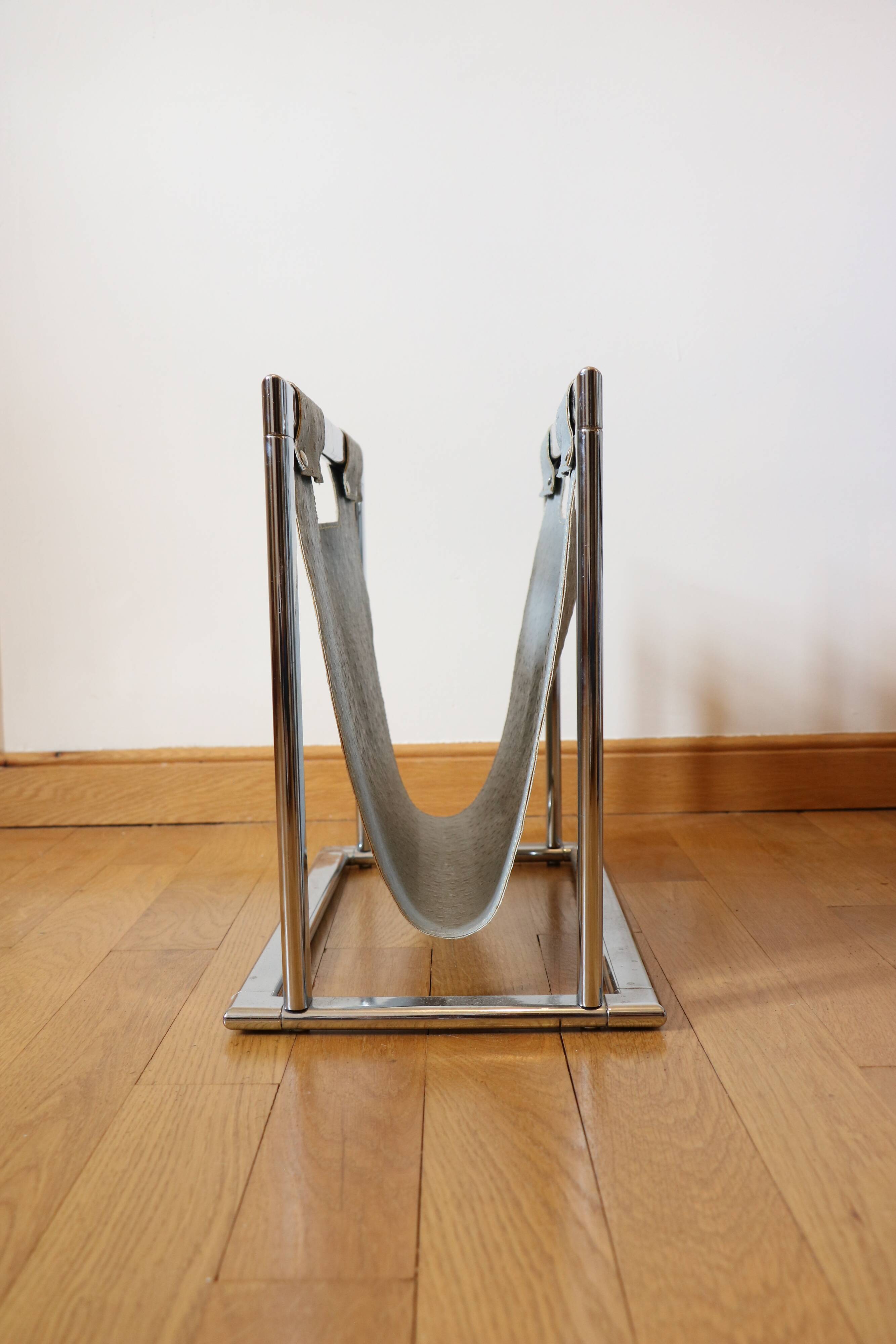 Porte revues moderniste