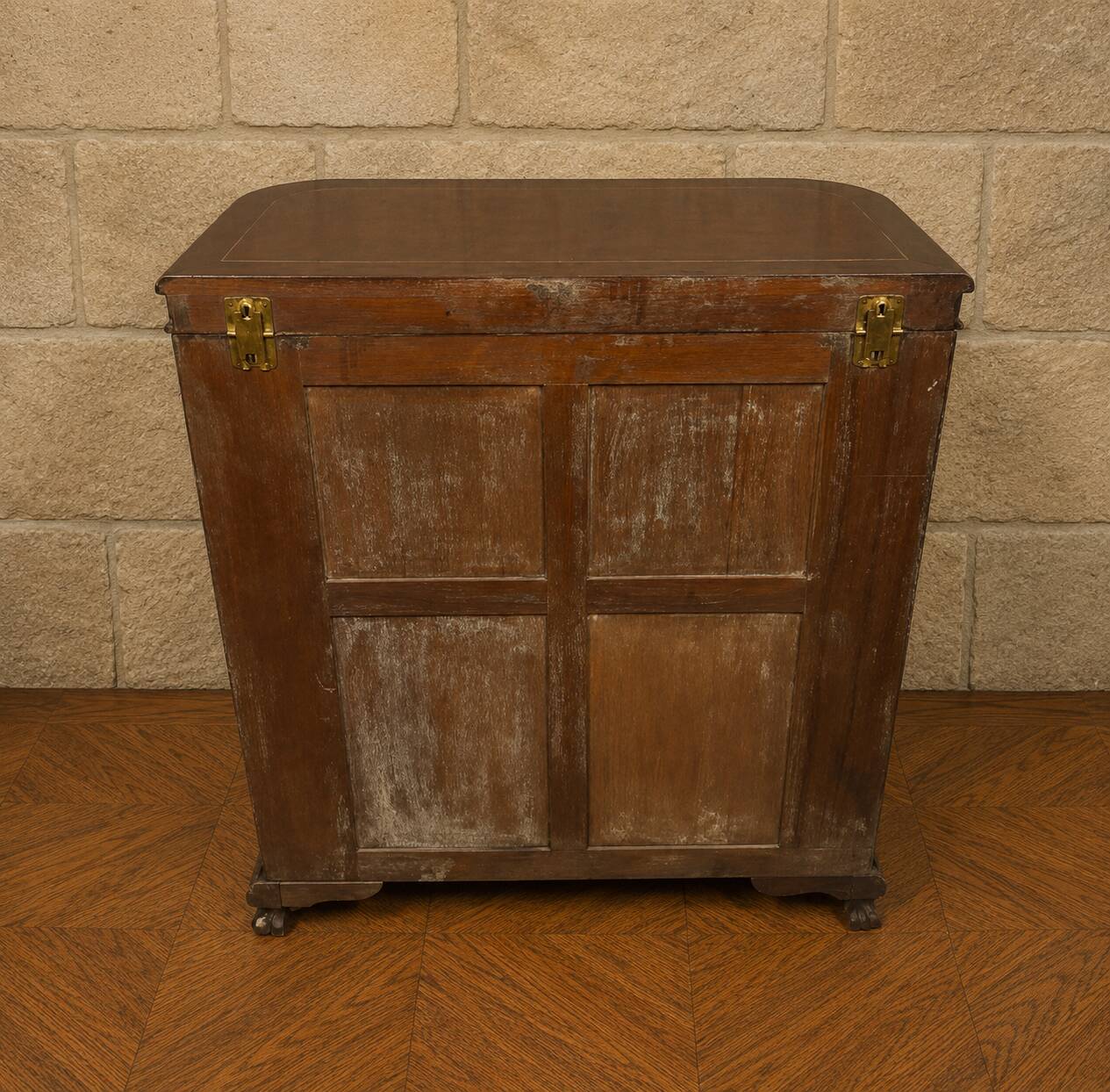 Meuble bar chinois sculpté en bois – XXe siècle