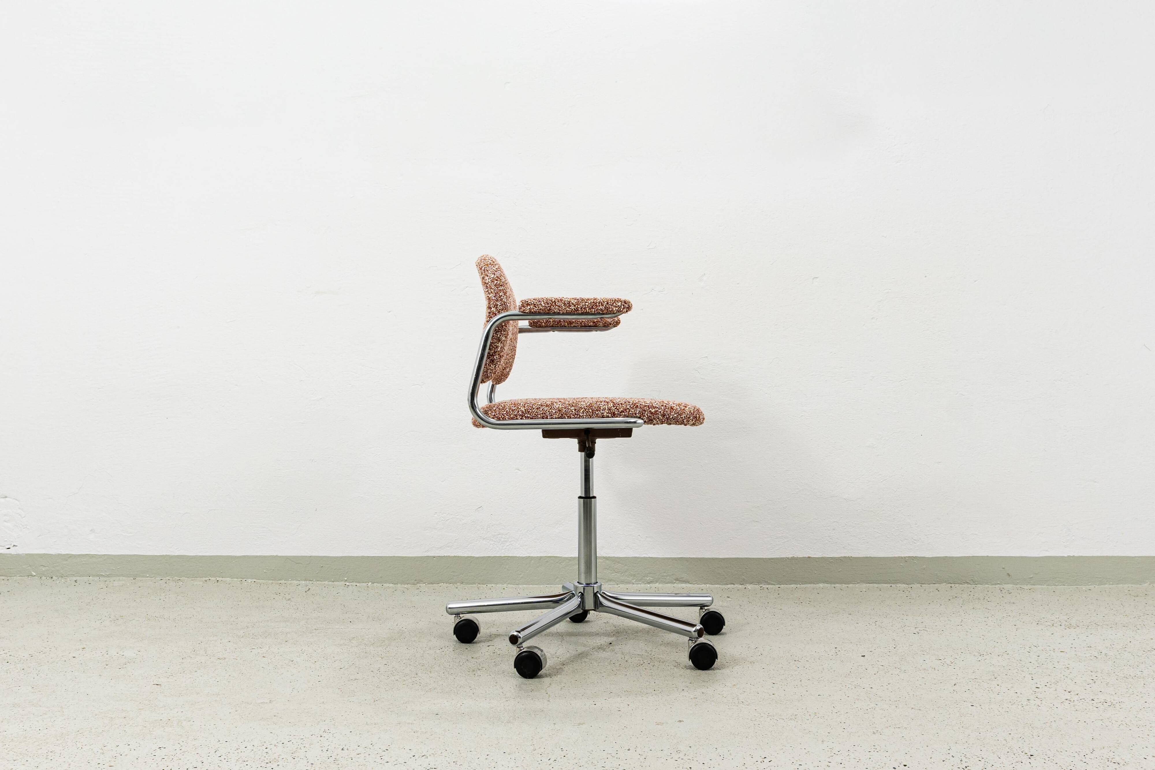 Swivel Chair from Kovona in Kvadrat, 1990s