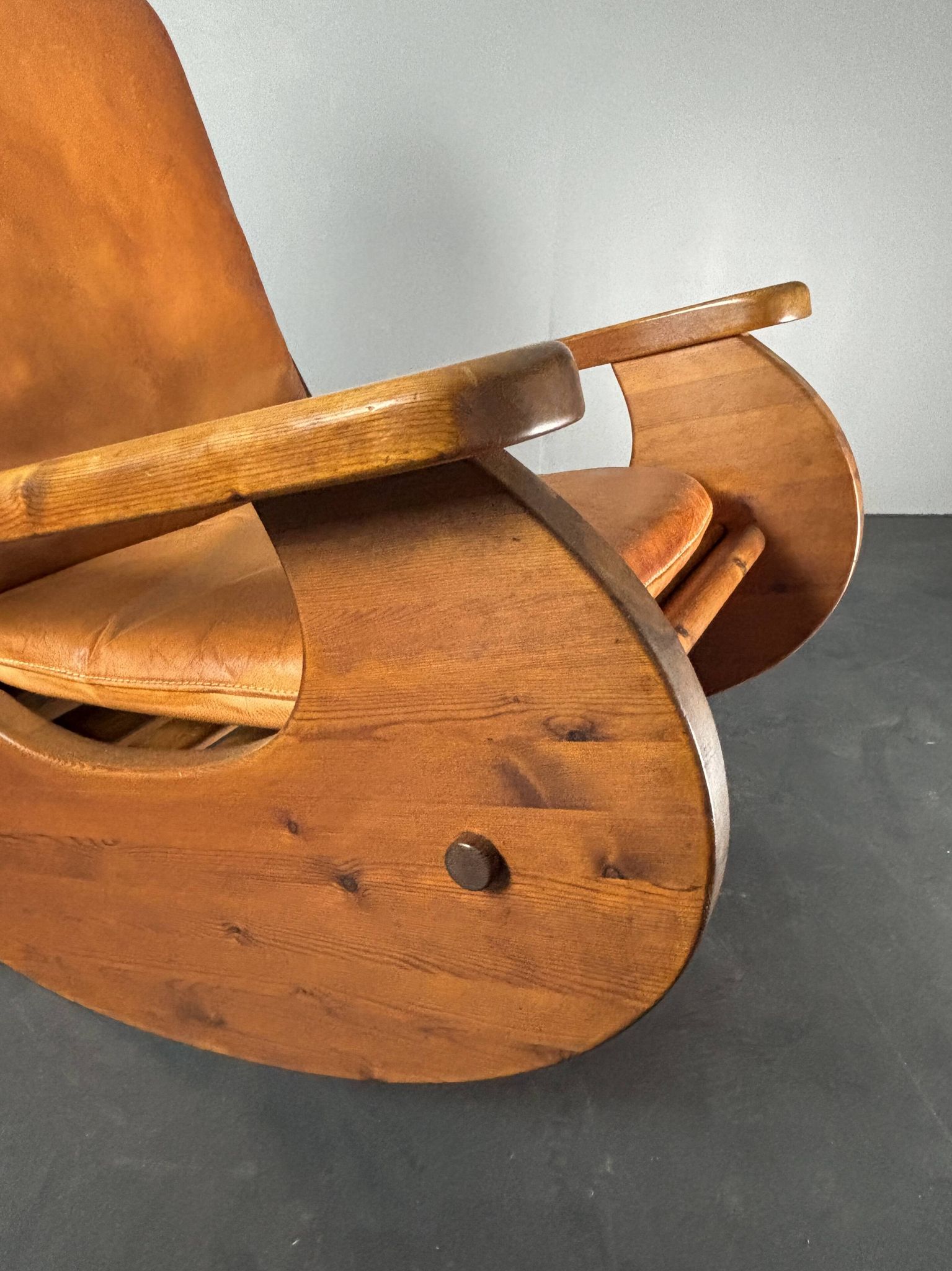 Brutalist pine rocking lounge chair with leather seat by Wasa 1984