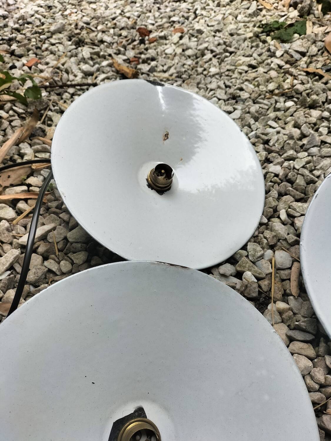 Enamelled sheet metal suspensions