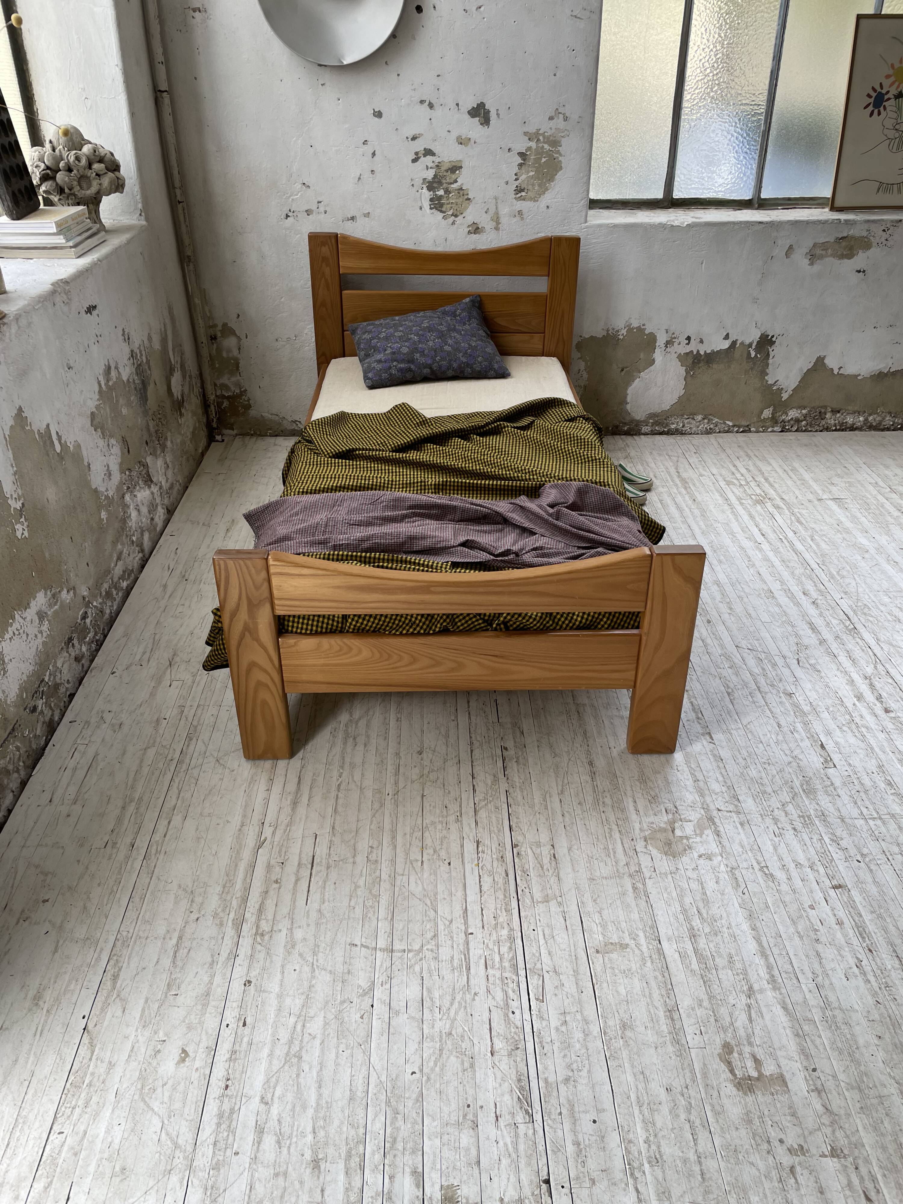 Maison Regain solid single bed