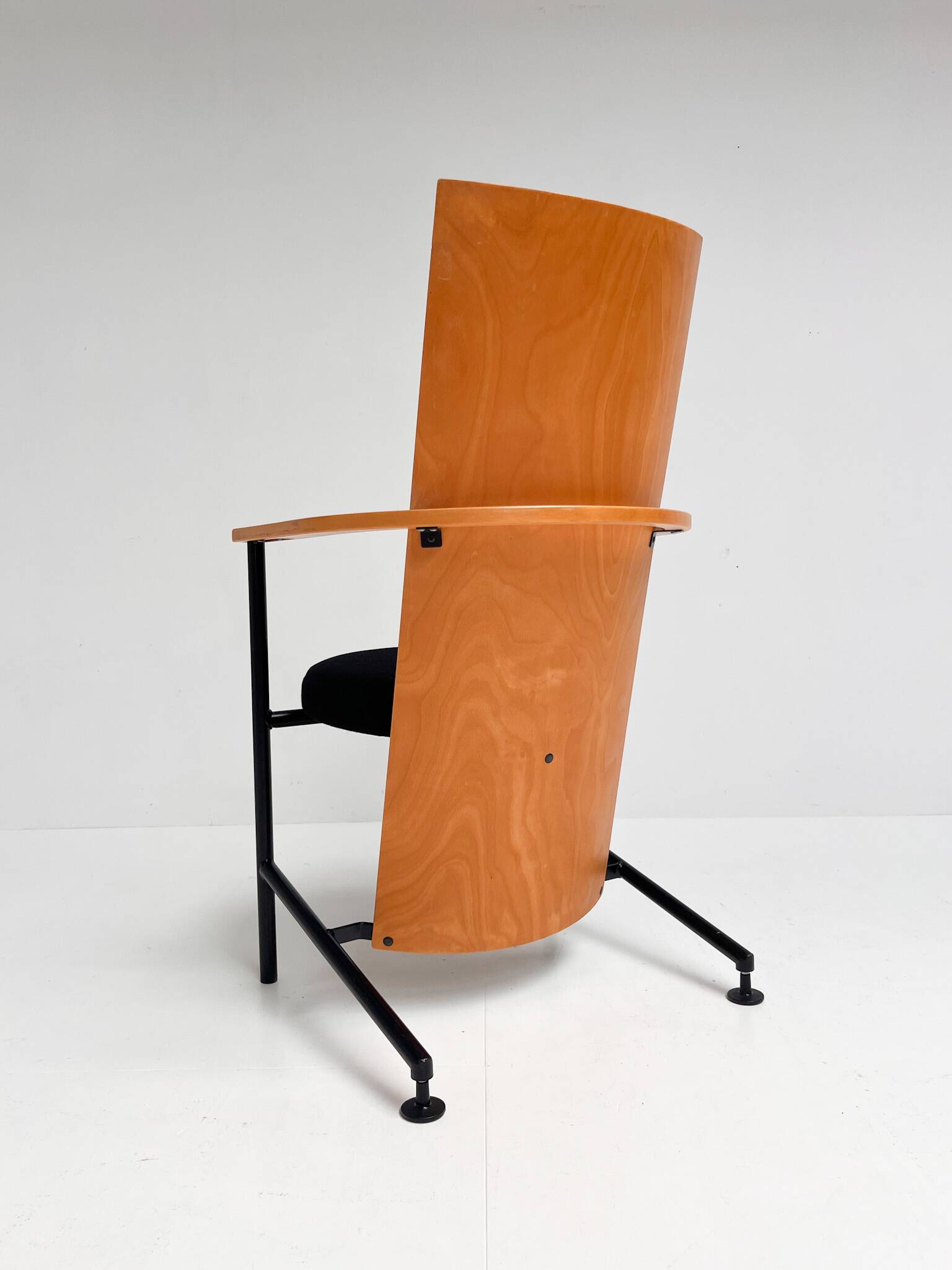 Fauteuil Intimo Nojatuoli par Timo Saarnio, 1989