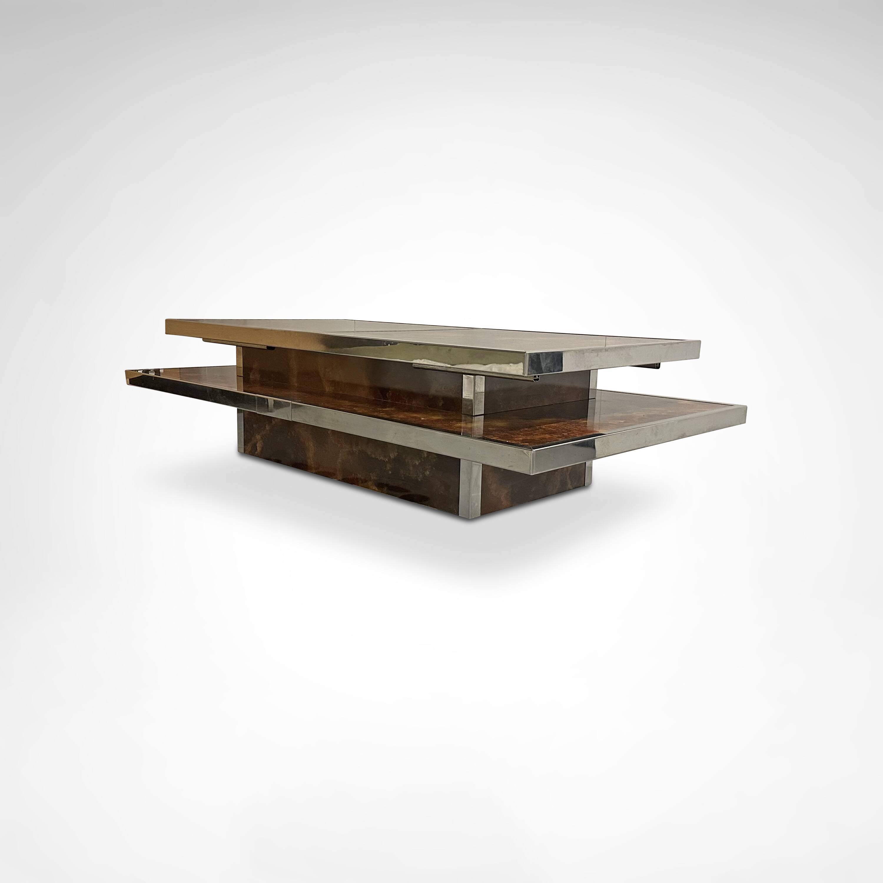 Table basse en bois de noyer à deux niveaux et métal avec bar intégré, France, années 1980.